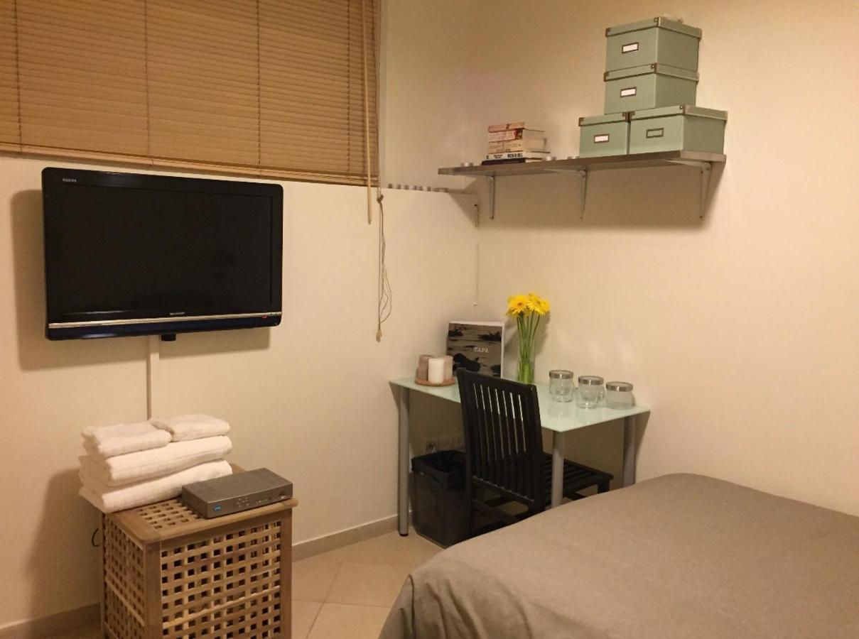 1 Or 2 Rooms With Breakfast And Parking Jerusalem Exteriör bild