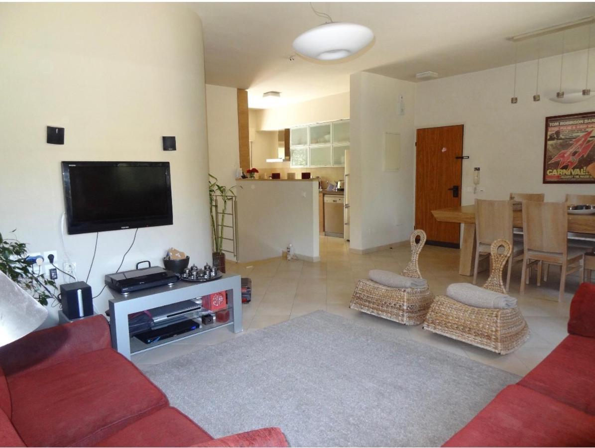 1 Or 2 Rooms With Breakfast And Parking Jerusalem Exteriör bild