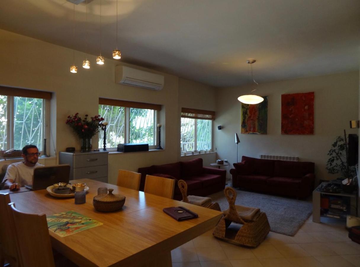 1 Or 2 Rooms With Breakfast And Parking Jerusalem Exteriör bild
